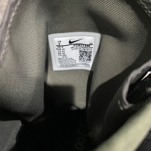Nike hiking boots/ Size 7 main image 6